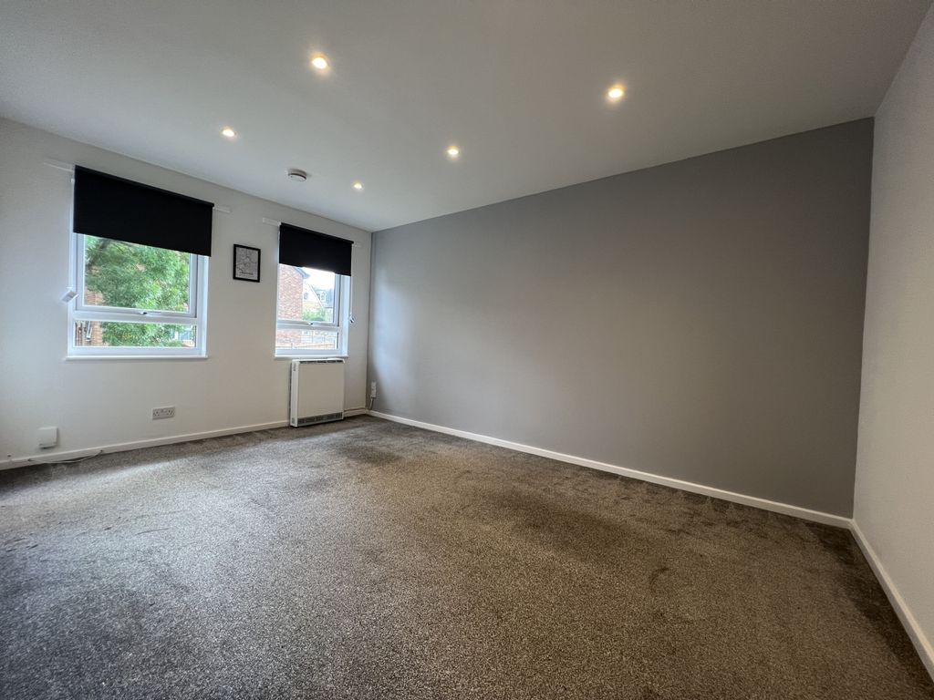 Property photo 1 of 8 Studio Presented By Nicoleta At Ewemove Bexleyheat