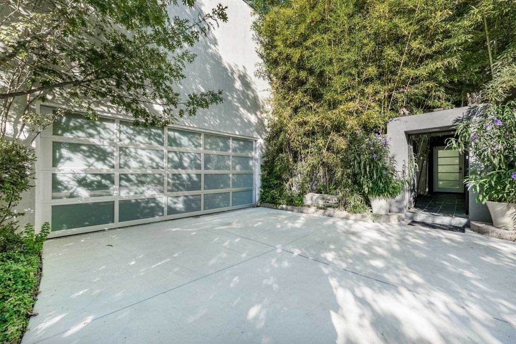 Property photo 1 of 30