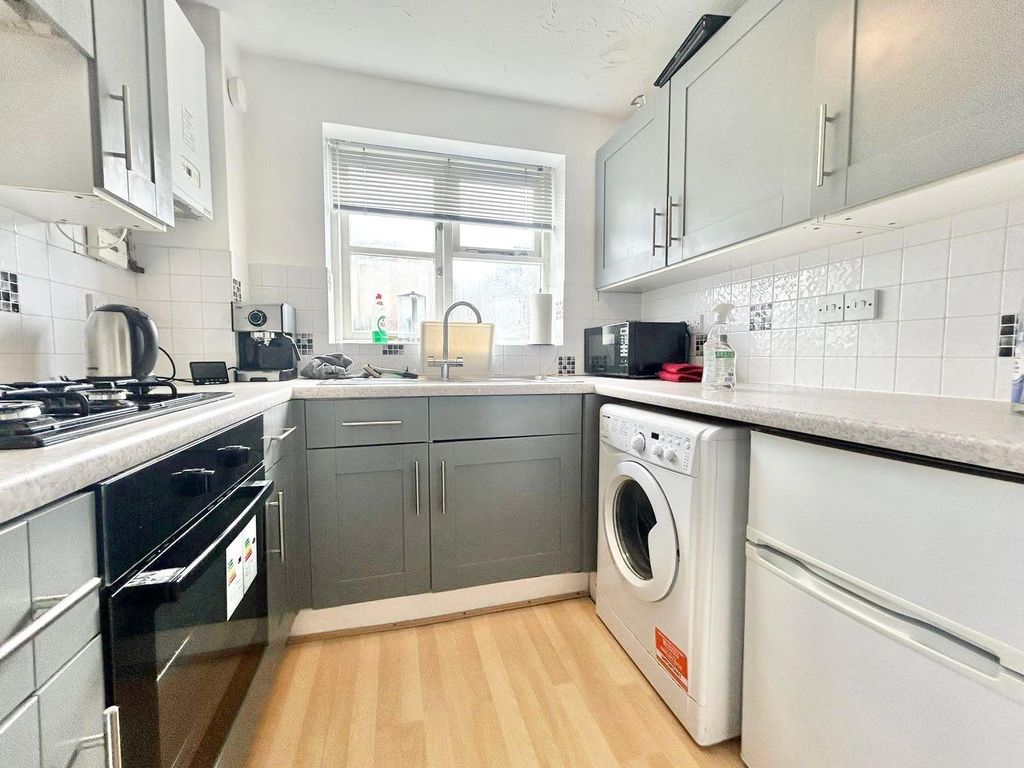 Property photo 2 of 6 Kitchen