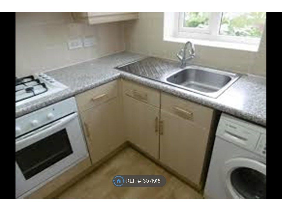Property photo 3 of 9 Kitchen