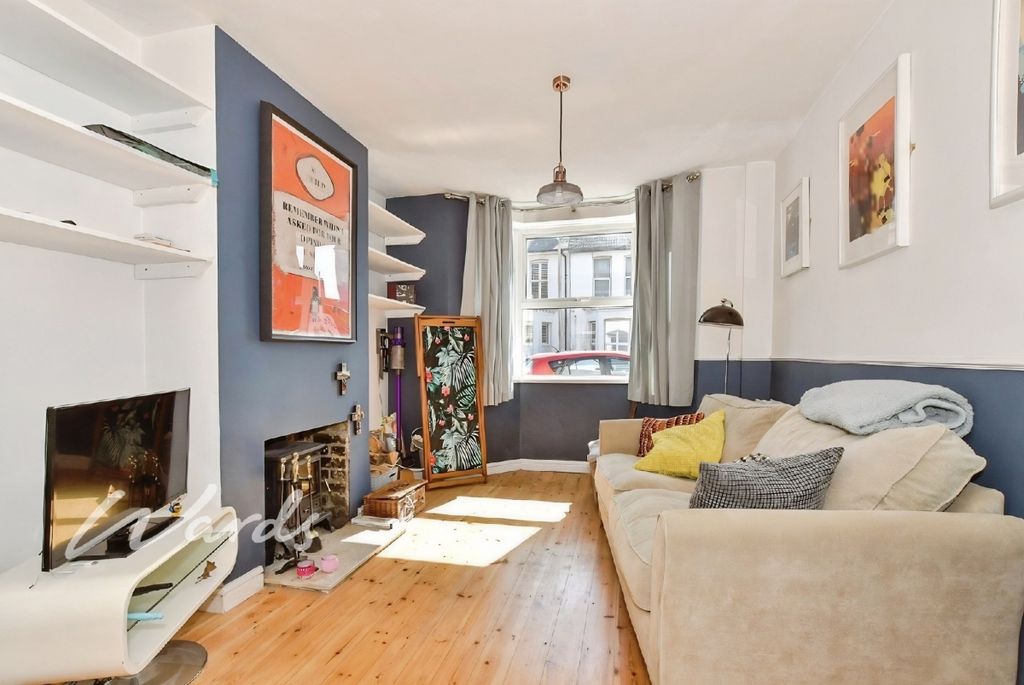 Property photo 2 of 15 Bc3d0c3d-Lounge