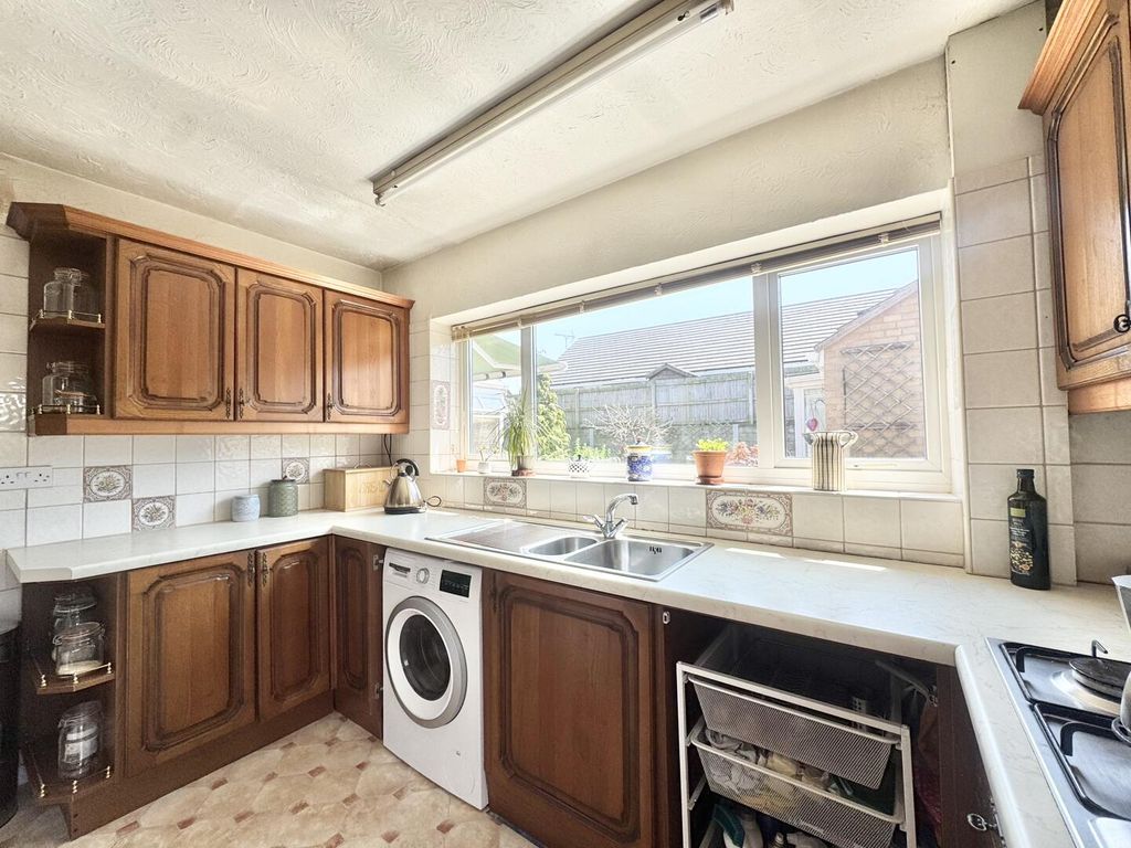 Property photo 3 of 22 Kitchen