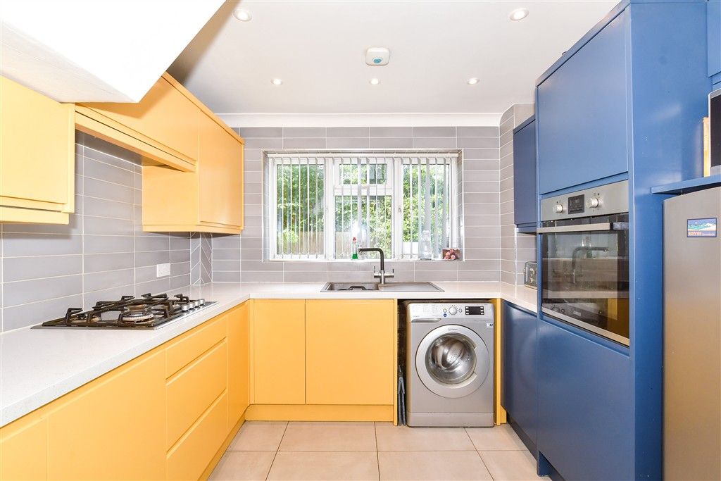 Property photo 3 of 8 Kitchen