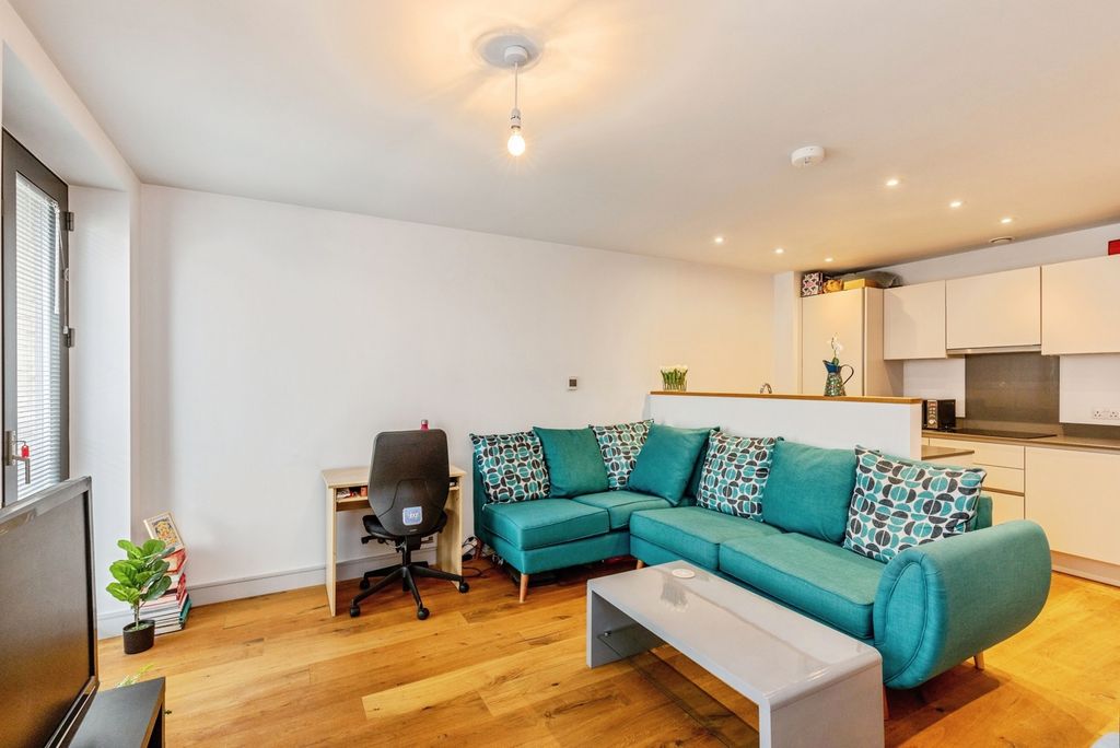 Property photo 3 of 9 Pbox-Img.Jpg
