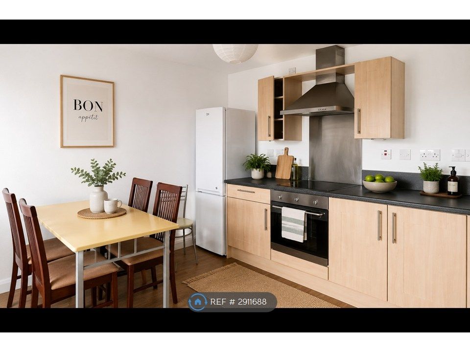 Property photo 3 of 8 Kitchen 2
