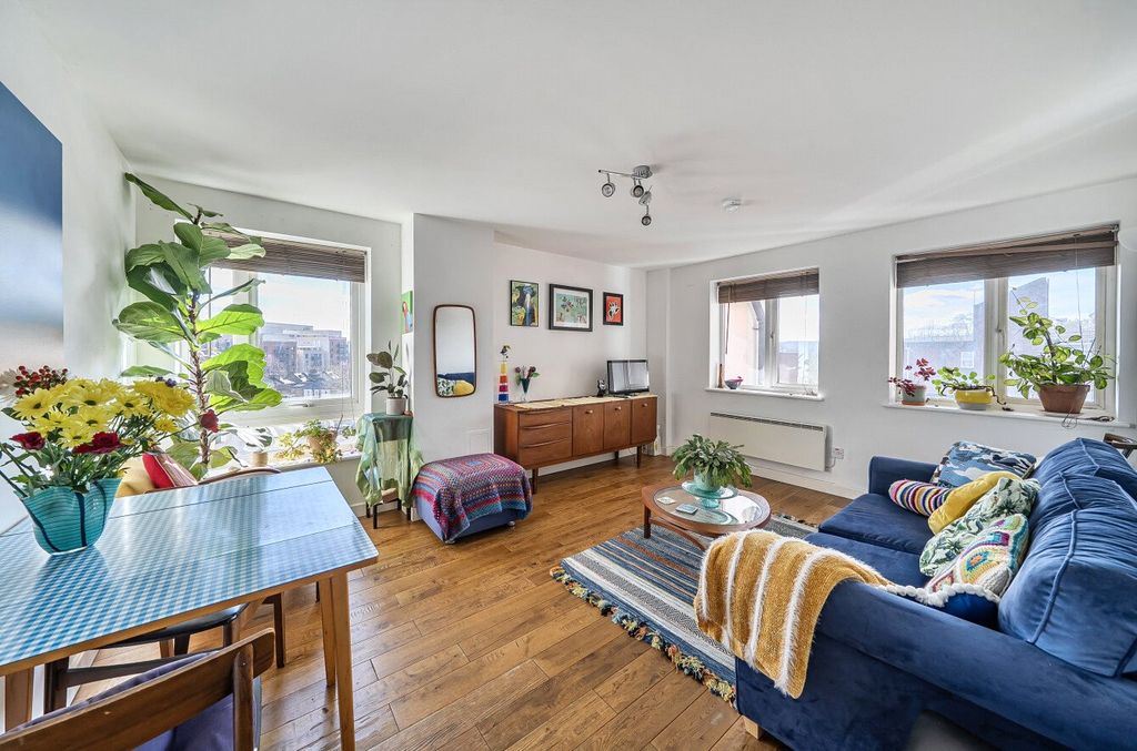 Property photo 1 of 12 1418158-9-699Db20...