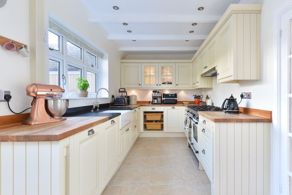 Property photo 2 of 28 5528735