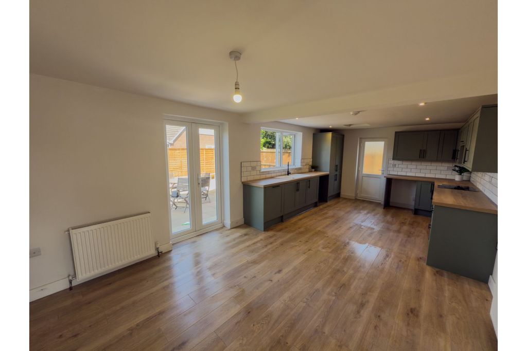 Property photo 3 of 32