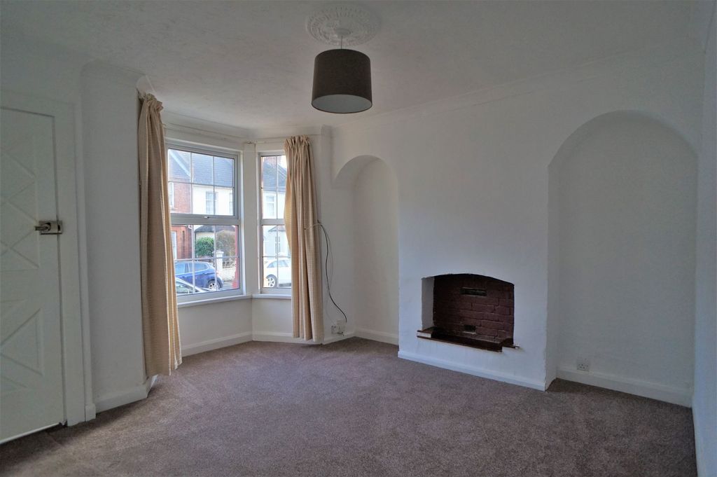 Property photo 3 of 10 Lounge