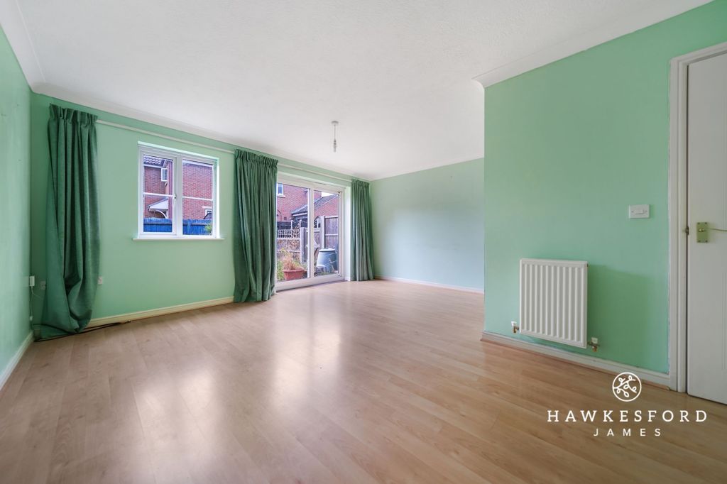 Property photo 2 of 12 Feldspar Close, Sittingbourne - Lounge