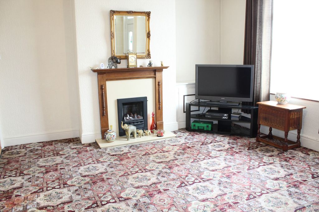 Property photo 2 of 12 Lounge