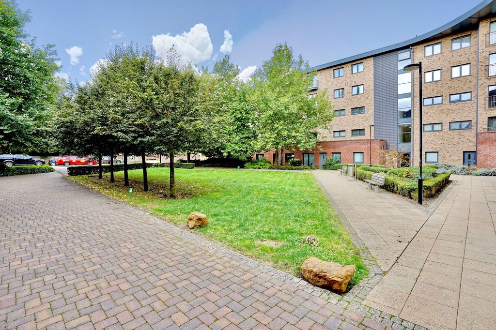 Property photo 1 of 9