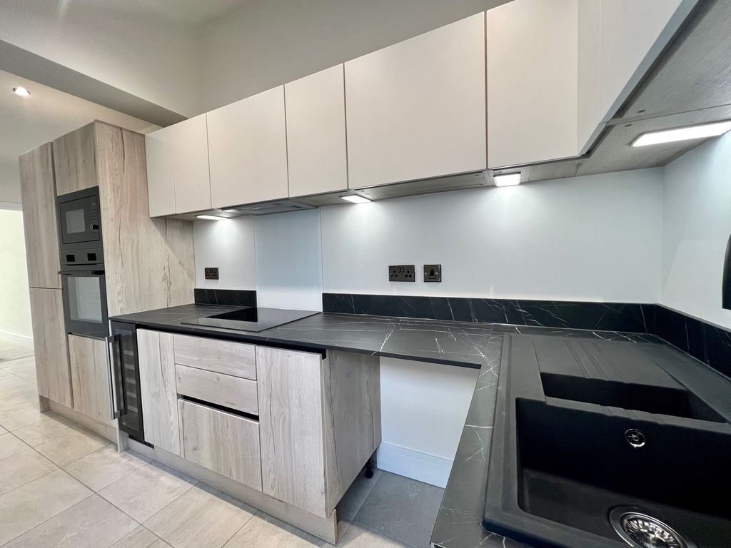 Property photo 2 of 13 Image