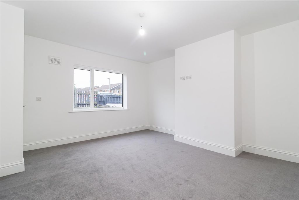 Property photo 3 of 8 Living Room