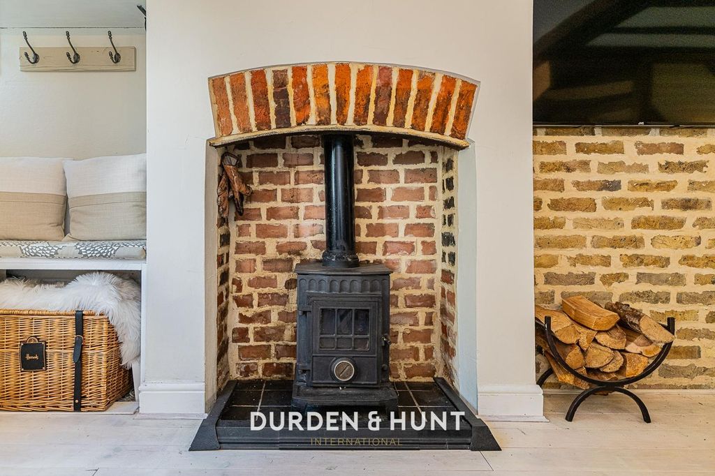 Property photo 3 of 31 Fyfield-3.Jpg