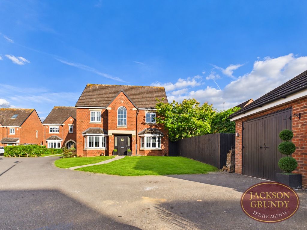 Property photo 2 of 21 The Spinney