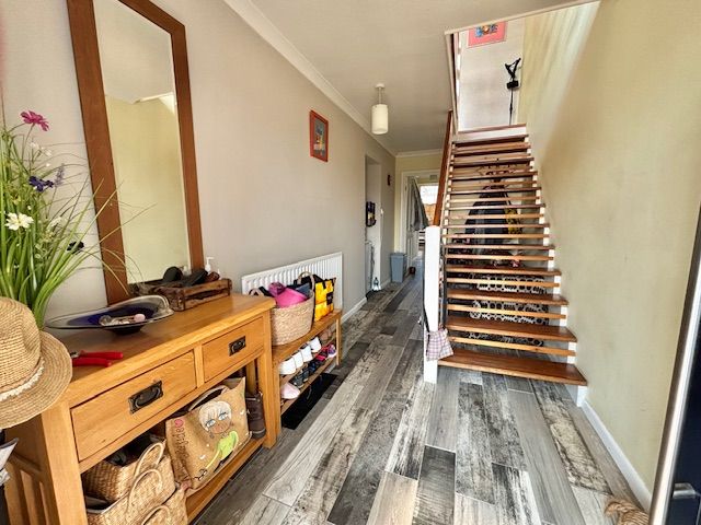Property photo 3 of 17 Entrance Hall