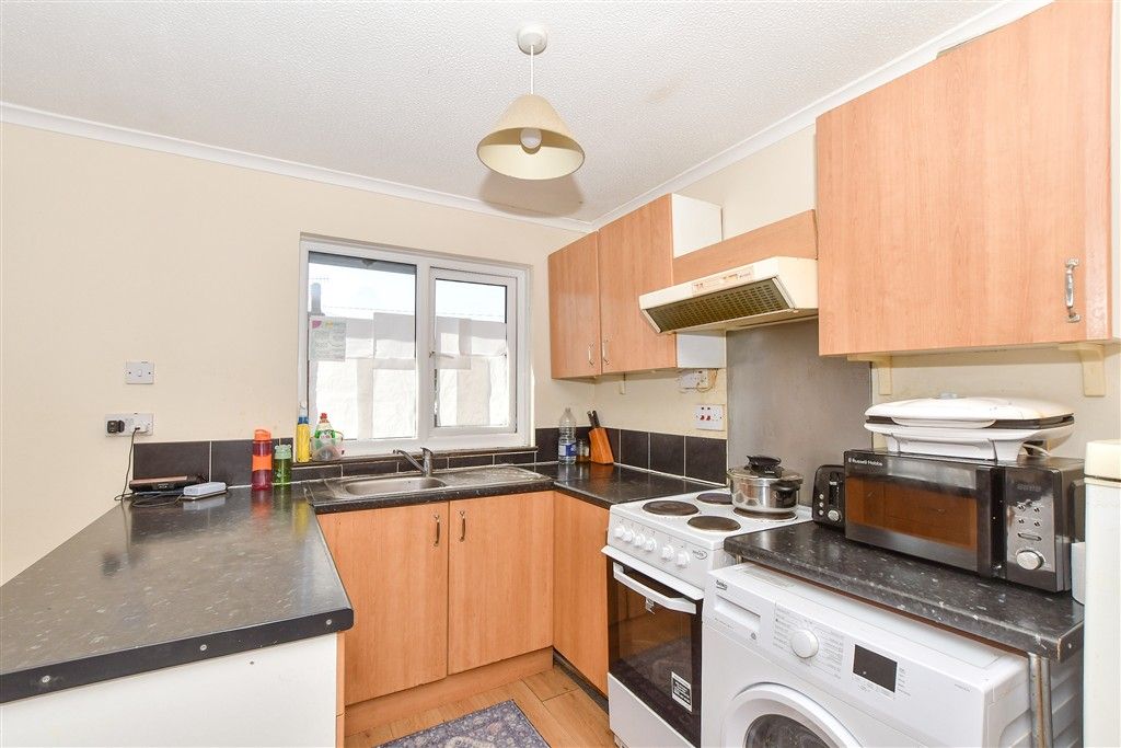 Property photo 3 of 6 Kitchen/Lounge