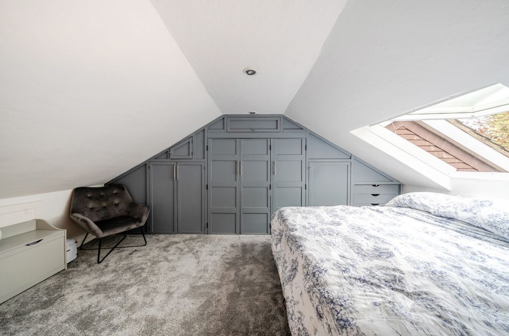 Property photo 3 of 16 1374005-1-6912120...