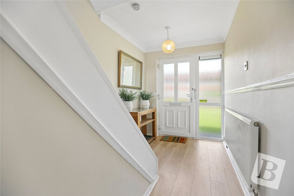 Property photo 2 of 23 Entrance Hall