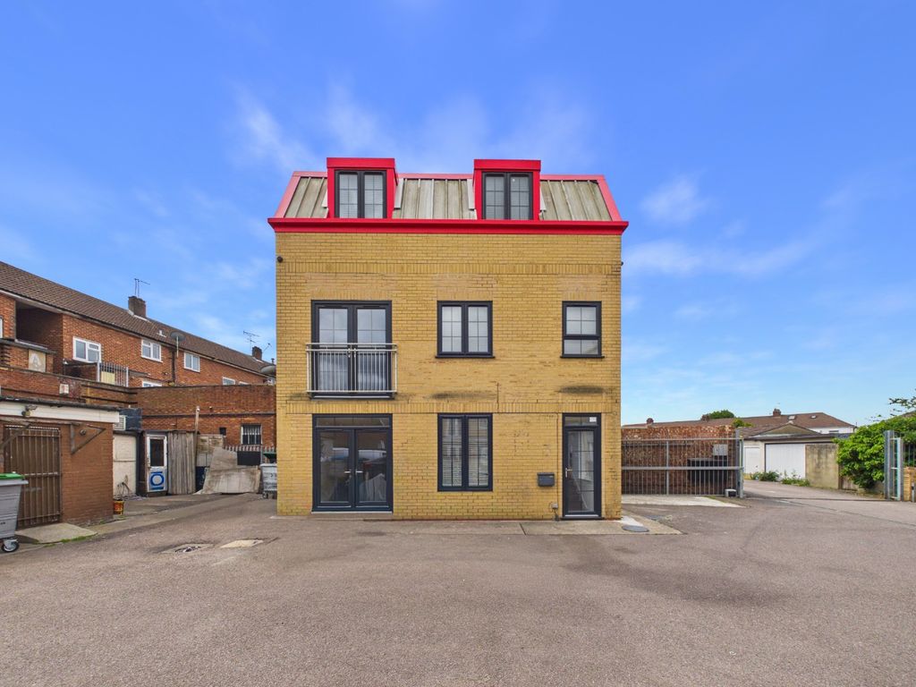 Property photo 1 of 8 5185721