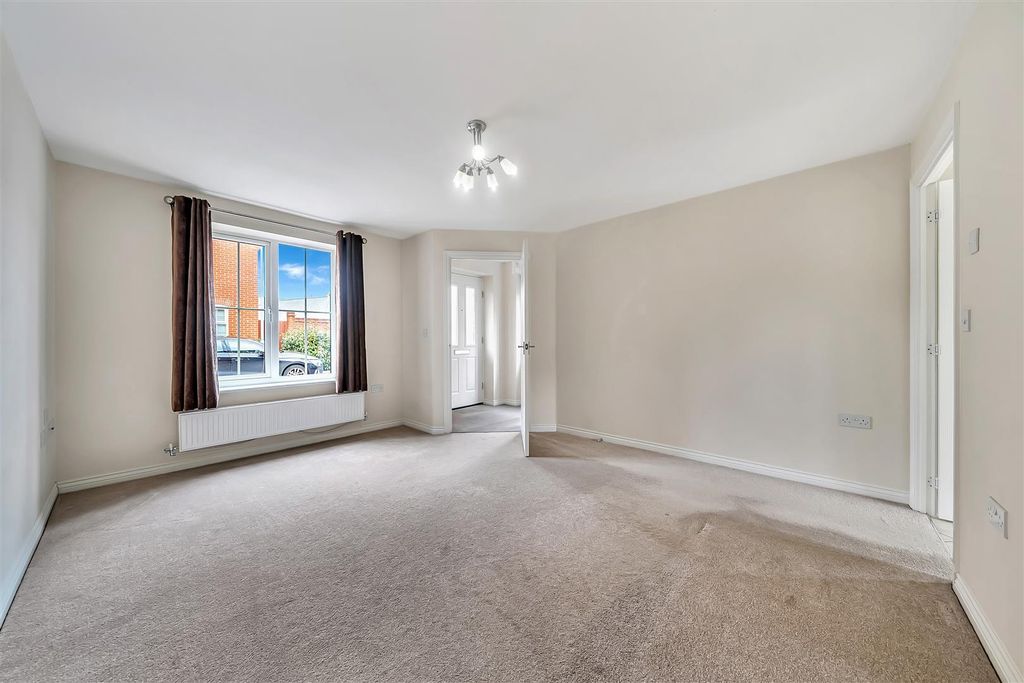 Property photo 2 of 10 Lounge