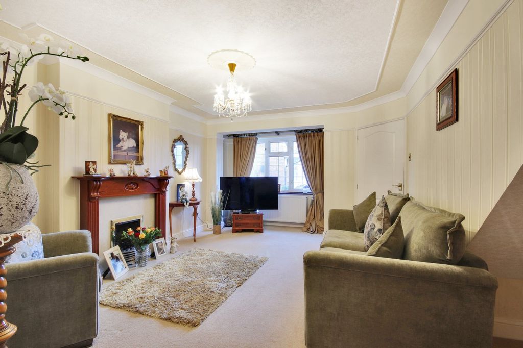 Property photo 3 of 16 Living Room