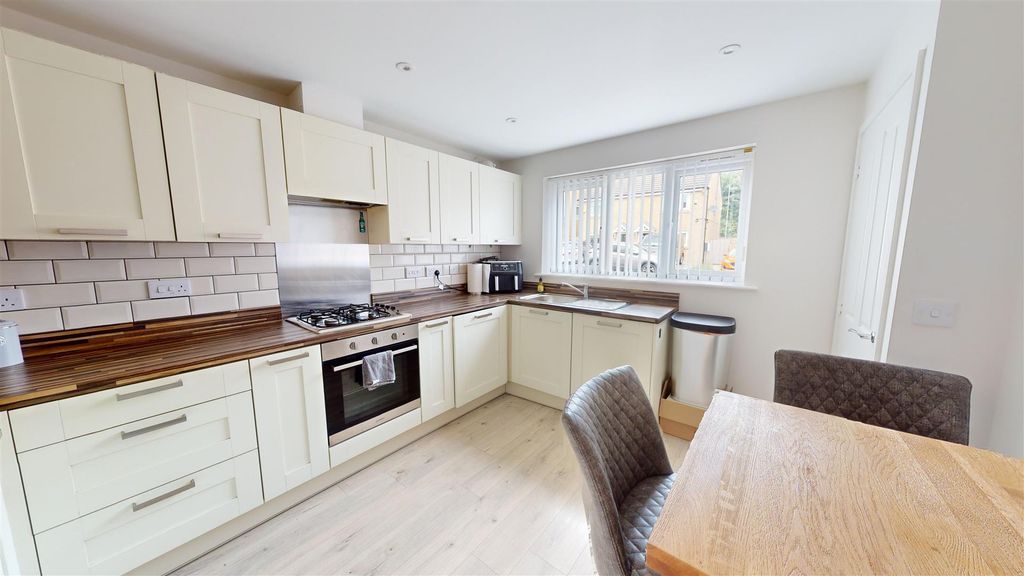 Property photo 3 of 16 Breakfast Kitchen