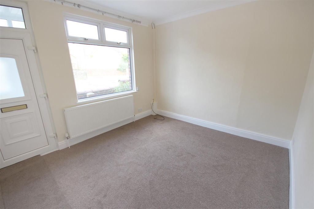 Property photo 3 of 10 Living Room