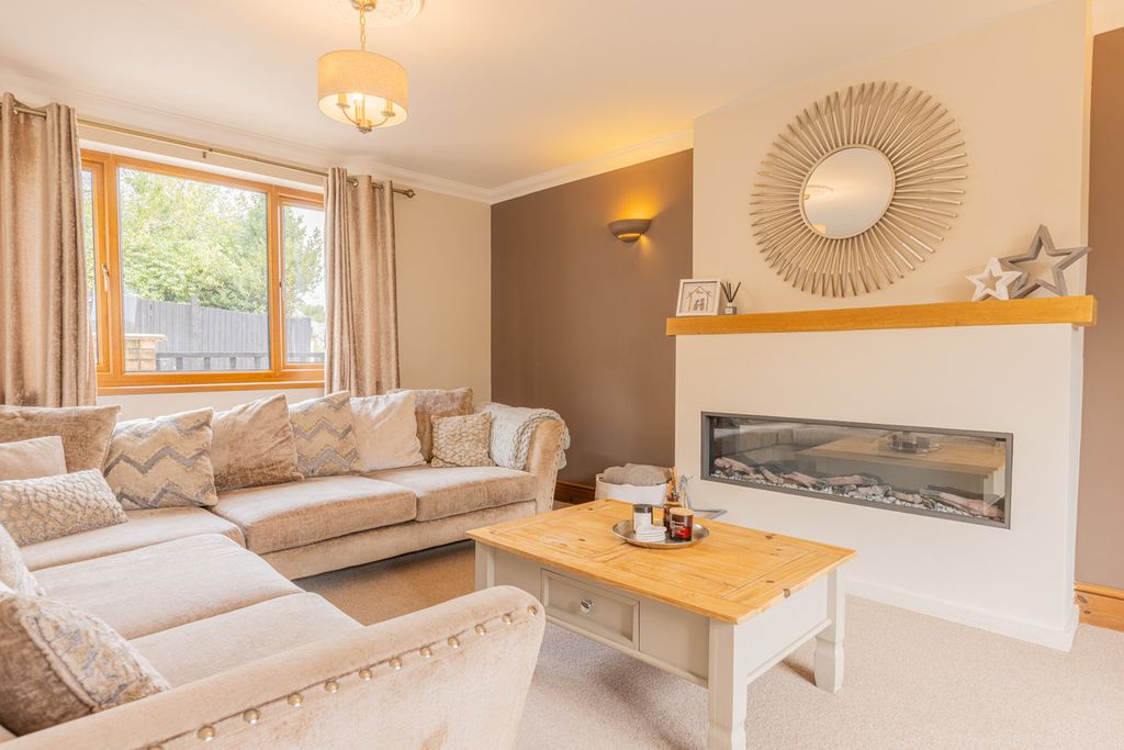 Property photo 2 of 39