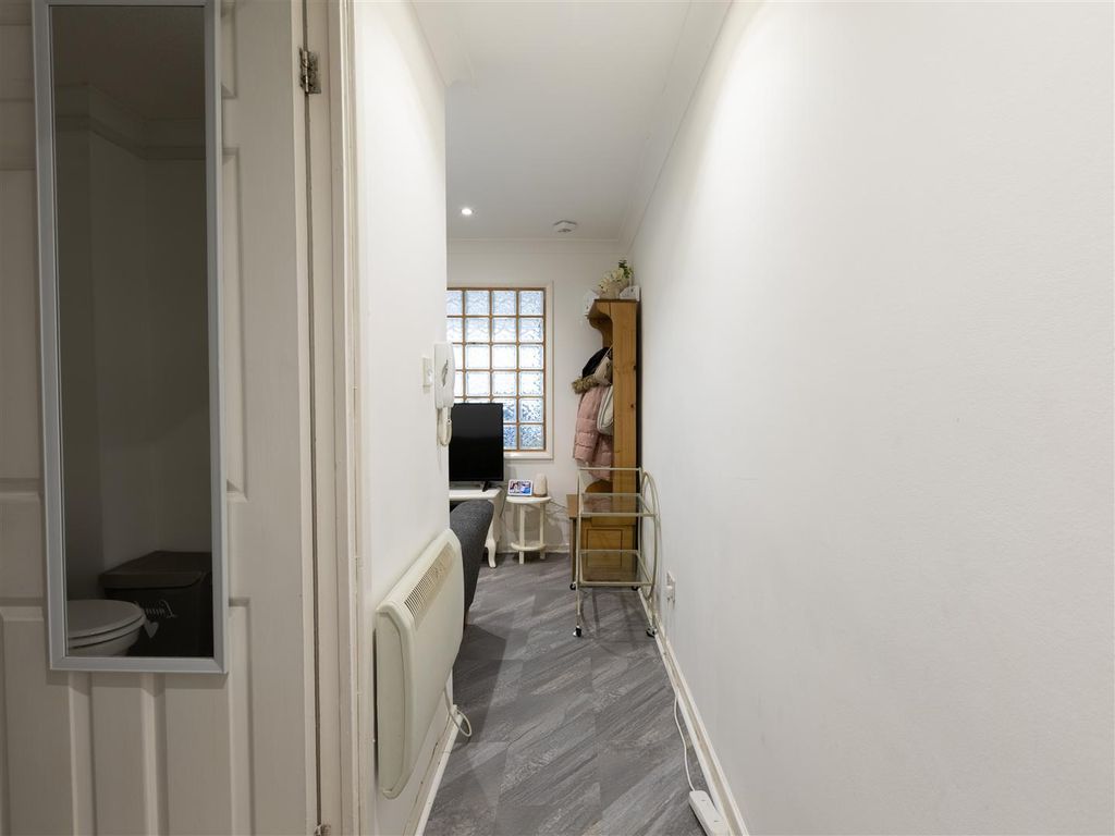 Property photo 2 of 13 Kingsdale Court 3.Jpg
