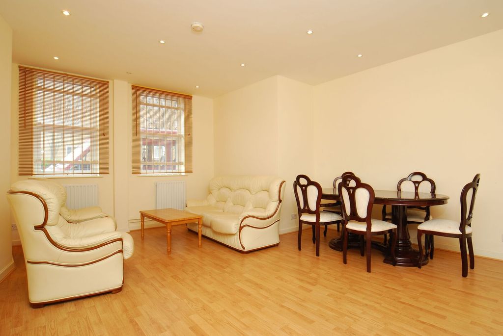 Property photo 2 of 9