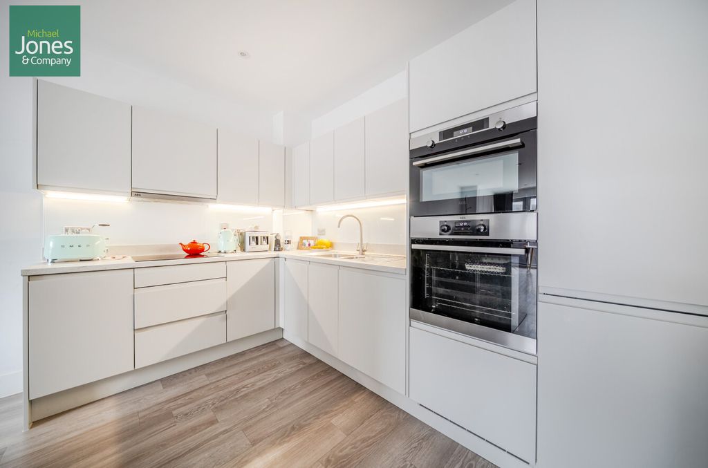 Property photo 3 of 22 Kitchen