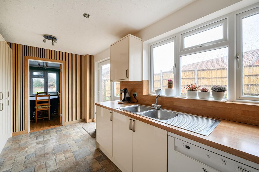 Property photo 3 of 21 Kitchen