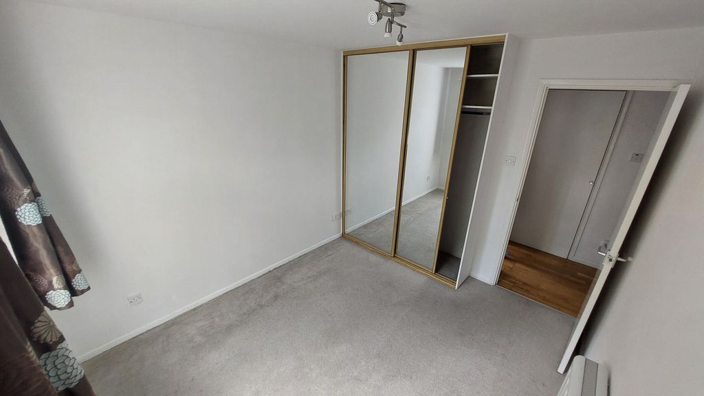 Property photo 1 of 8 Bedroom 1