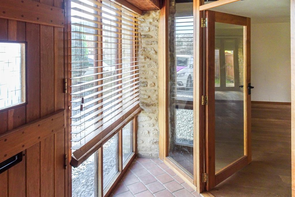 Property photo 2 of 23 Dsc00541.Jpg