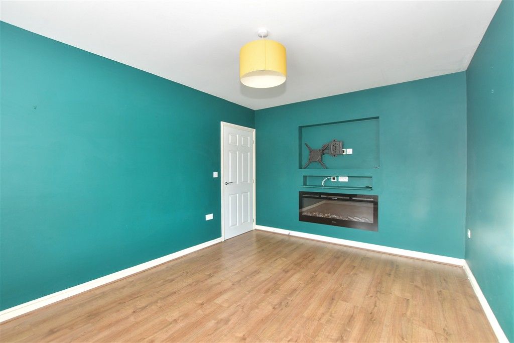 Property photo 3 of 18 Lounge