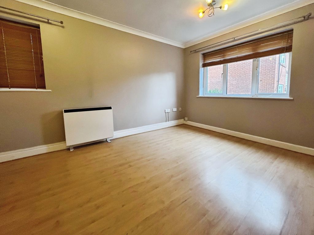 Property photo 2 of 9 Bedroom