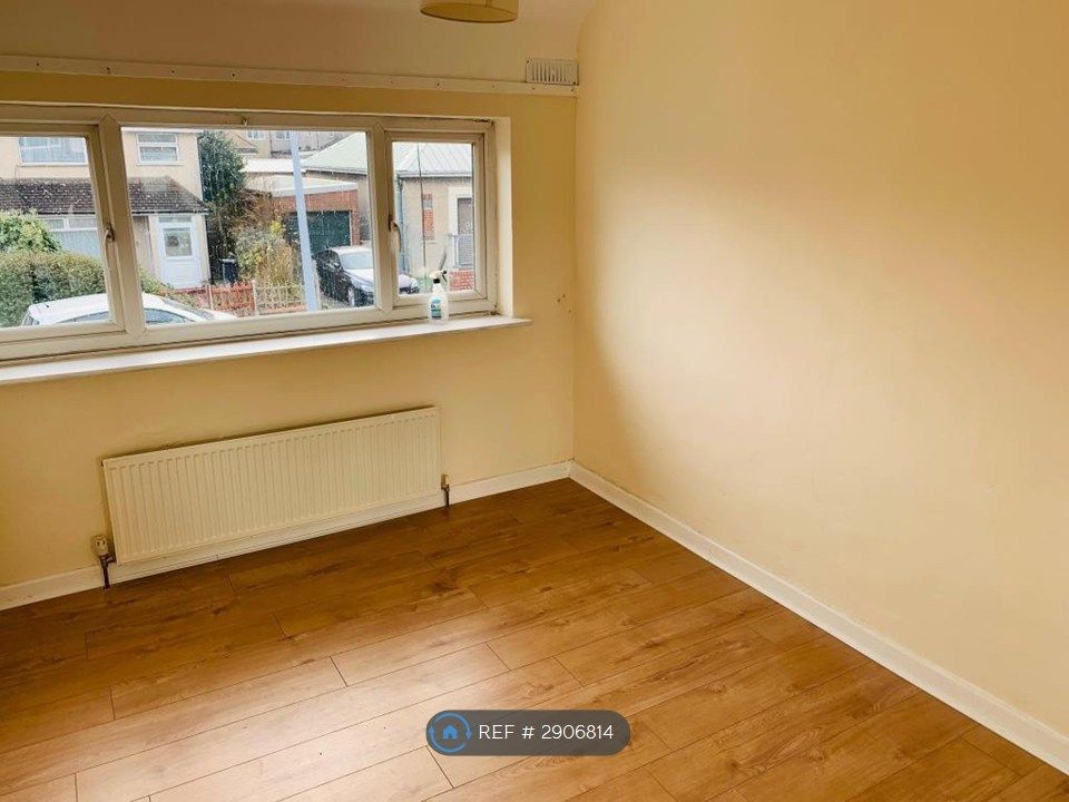 Property photo 3 of 7 Bedroom1