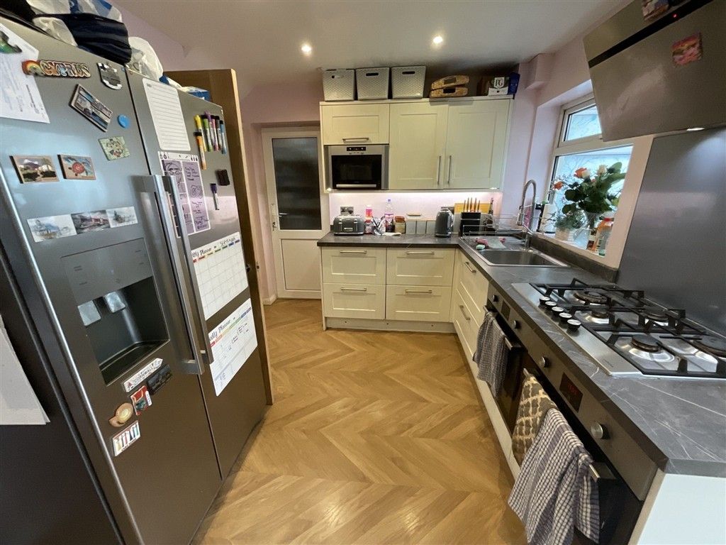 Property photo 3 of 6 Kitchen