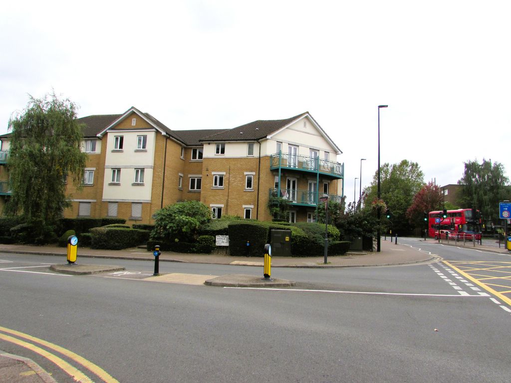 Property photo 1 of 13 Orchid Court, Harrow, Middlesex Ha3