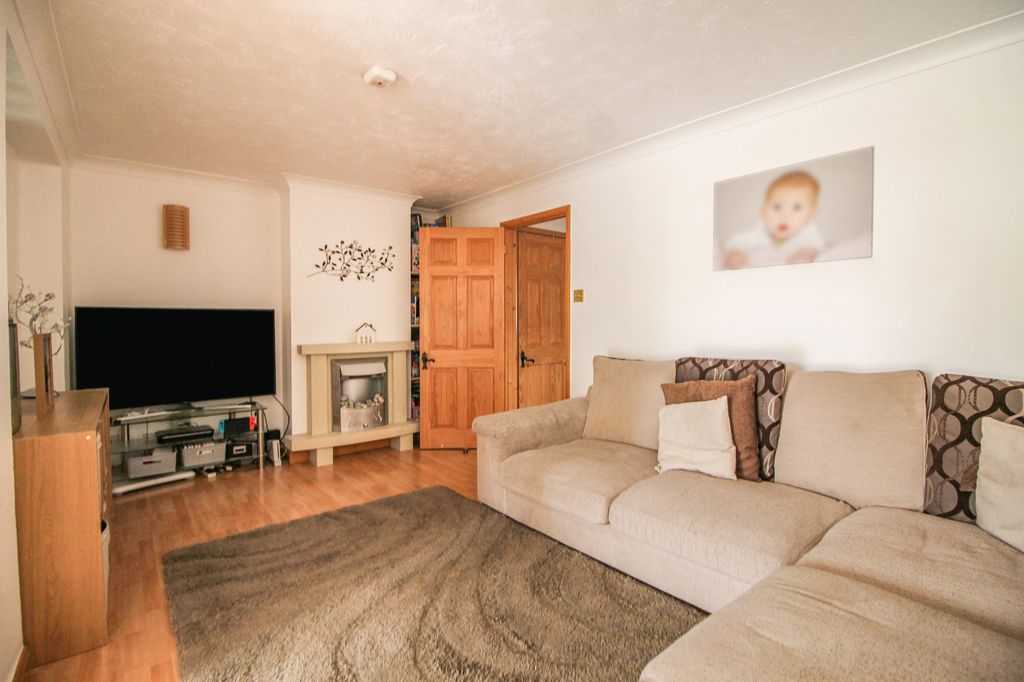 Property photo 2 of 18