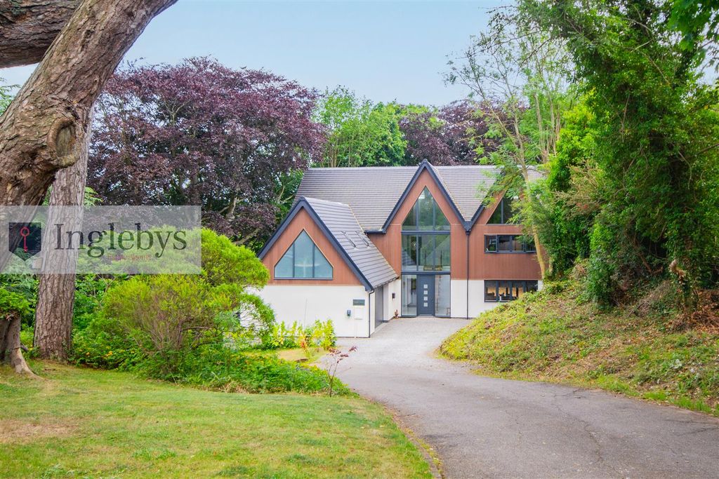 Property photo 1 of 30