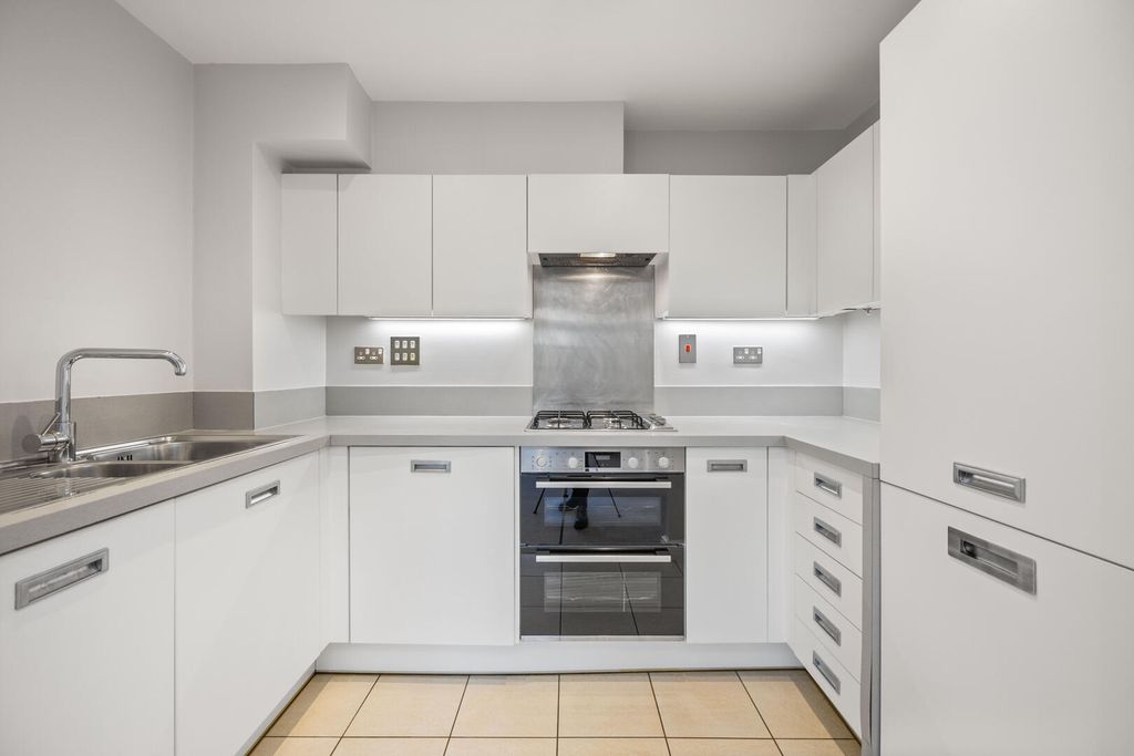 Property photo 3 of 10 Kitchen