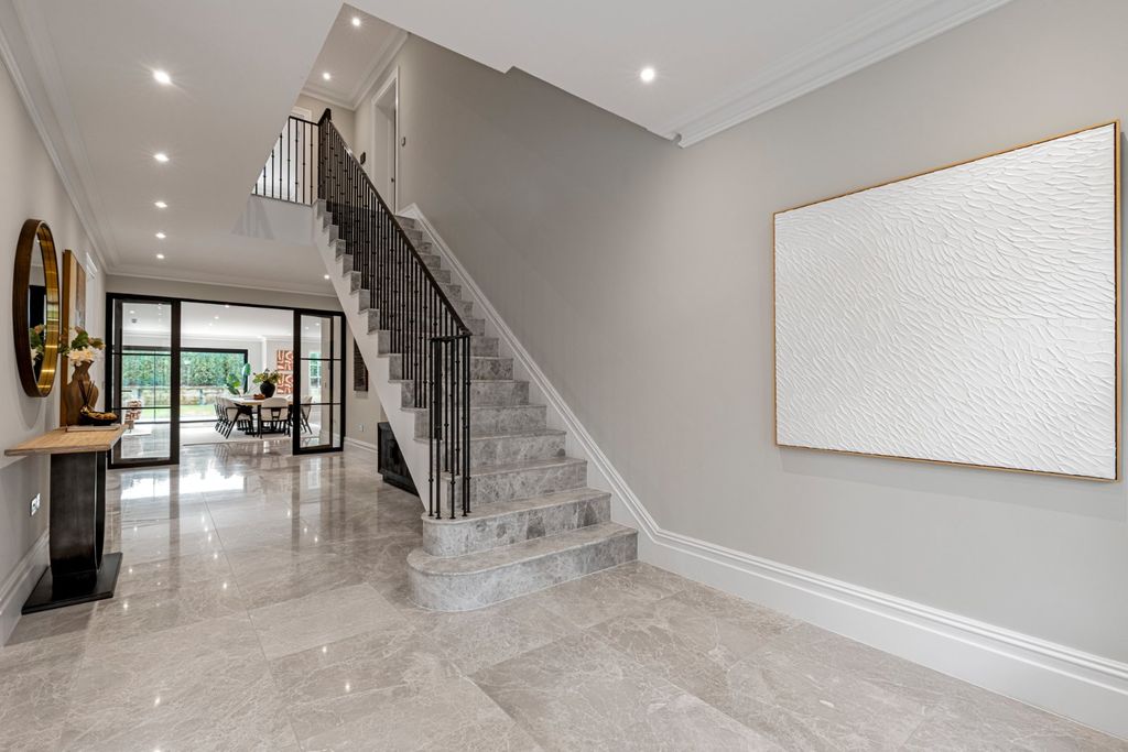 Property photo 2 of 15 Entrance Hall