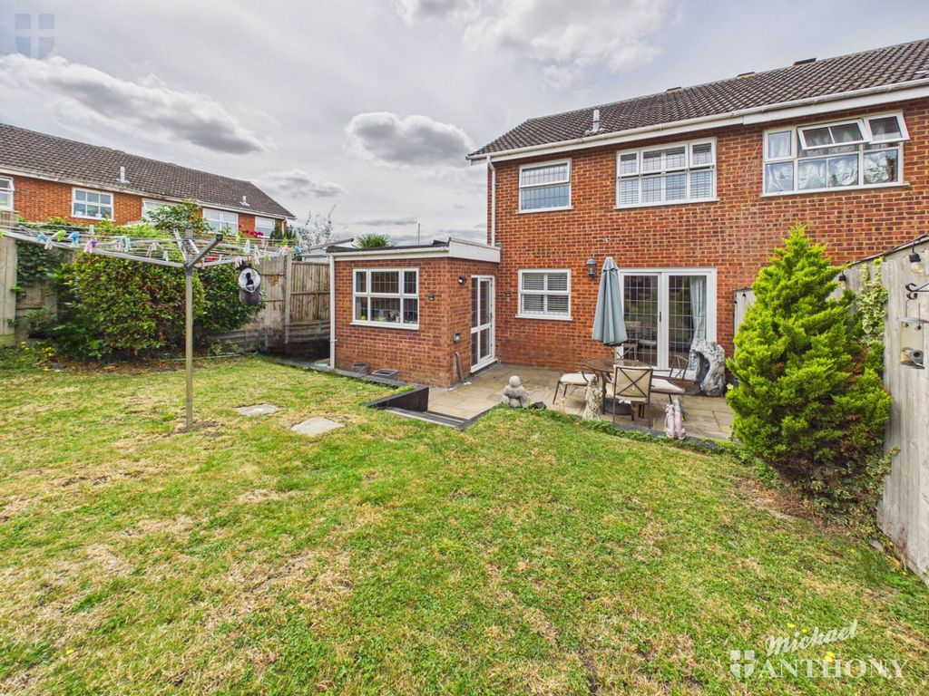 Property photo 3 of 10 Cam03852G0-Pr0714-Still014