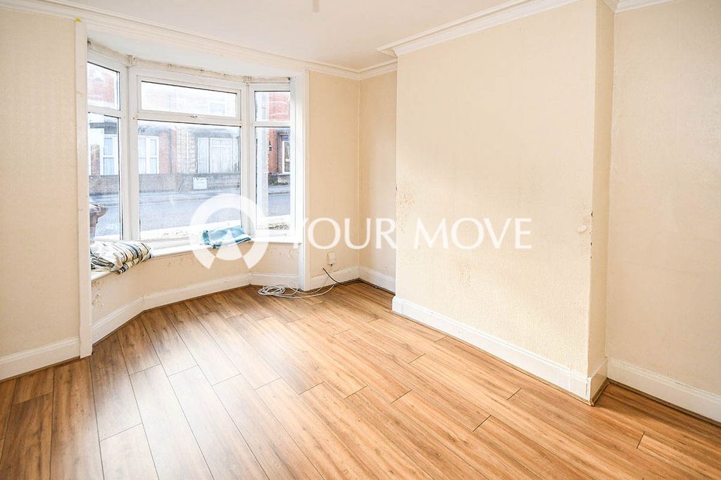 Property photo 2 of 8 Lounge