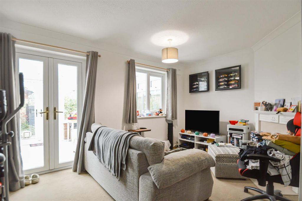 Property photo 3 of 13 3_68068.Jpg