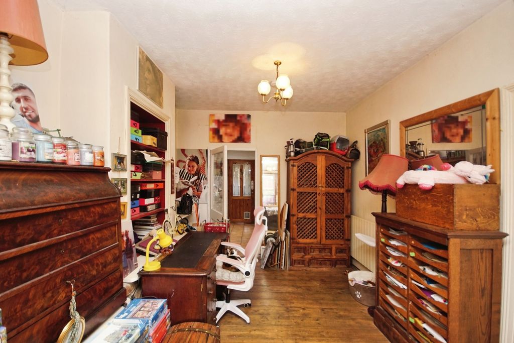 Property photo 3 of 17 Photo