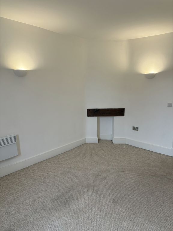 Property photo 2 of 9 Lounge